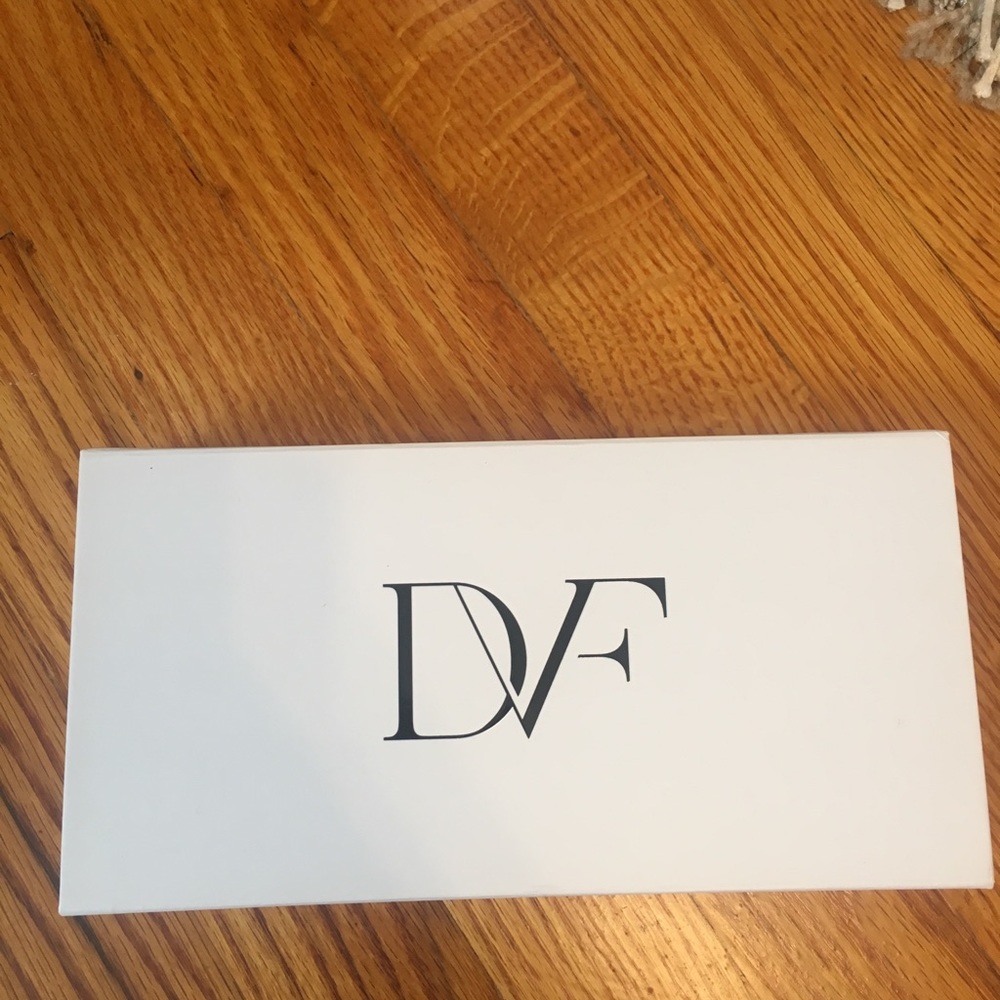 DVF green wallet